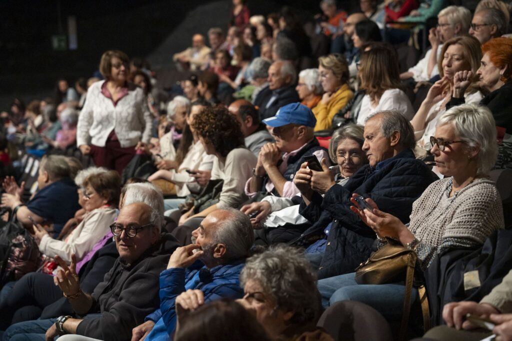0014 Co housing teatro vascello nella pagina 18 Aprile 2026: La stagione dei legami Contro la solitudine della vita lunga 0014 Co housing teatro vascello nella pagina 18 Aprile 2026: La stagione dei legami Contro la solitudine della vita lunga