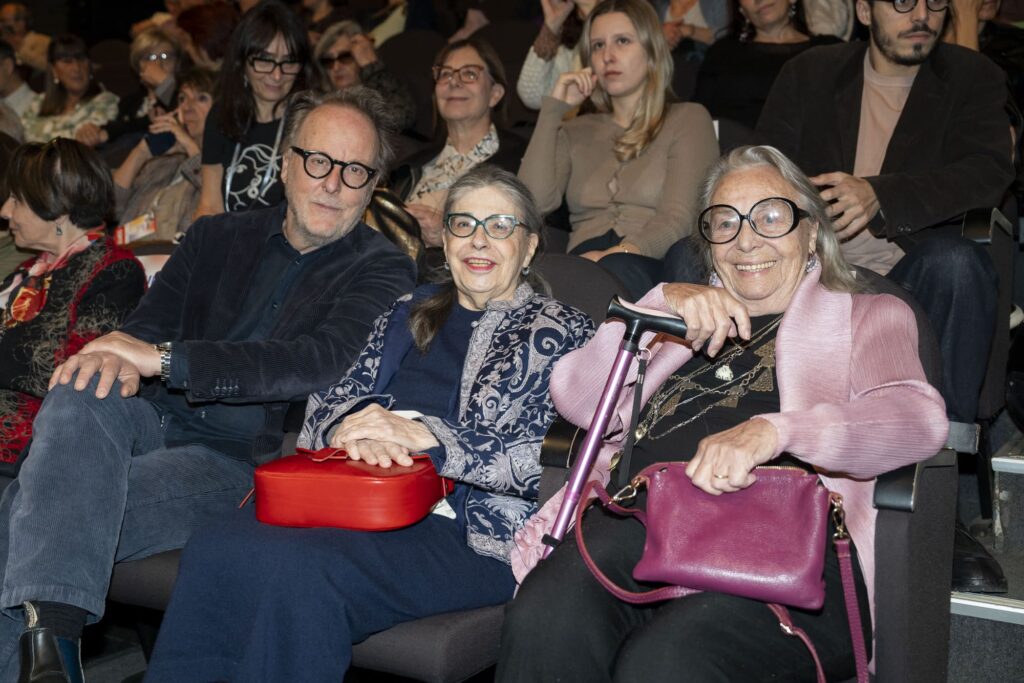 0020 Co housing teatro vascello nella pagina 18 Aprile 2026: La stagione dei legami Contro la solitudine della vita lunga 0020 Co housing teatro vascello nella pagina 18 Aprile 2026: La stagione dei legami Contro la solitudine della vita lunga