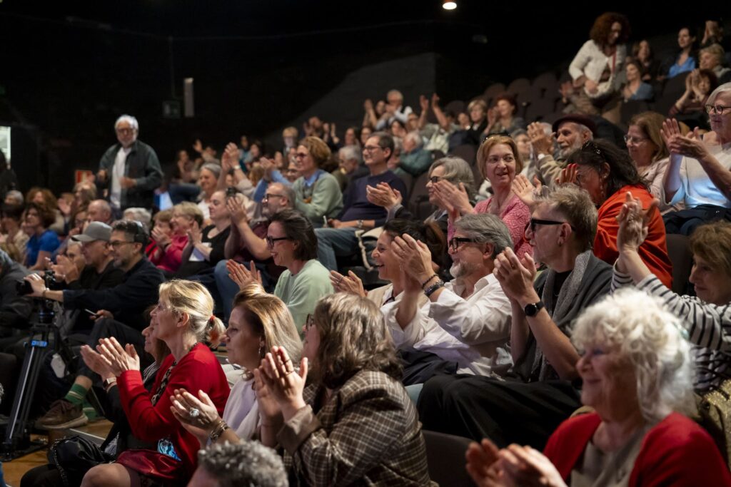 0063 Co housing teatro vascello nella pagina 18 Aprile 2026: La stagione dei legami Contro la solitudine della vita lunga 0063 Co housing teatro vascello nella pagina 18 Aprile 2026: La stagione dei legami Contro la solitudine della vita lunga