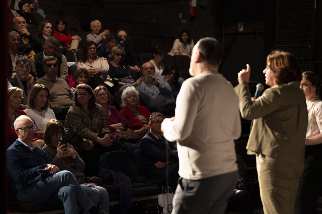 0133 Co housing teatro vascello nella pagina 18 Aprile 2026: La stagione dei legami Contro la solitudine della vita lunga 0133 Co housing teatro vascello nella pagina 18 Aprile 2026: La stagione dei legami Contro la solitudine della vita lunga