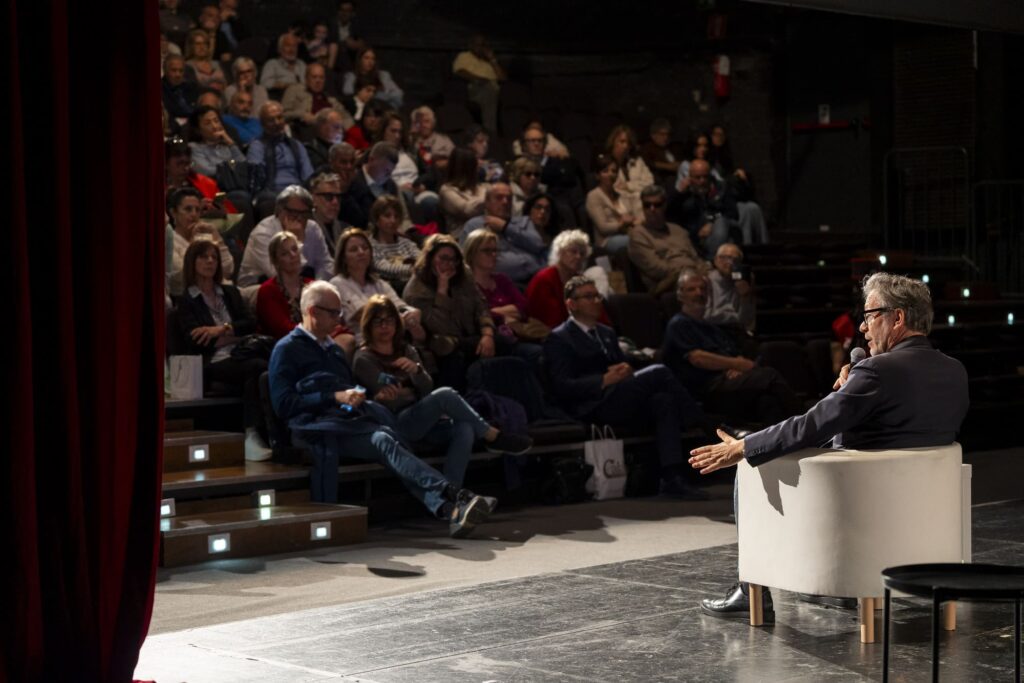 0142 Co housing teatro vascello nella pagina 18 Aprile 2026: La stagione dei legami Contro la solitudine della vita lunga 0142 Co housing teatro vascello nella pagina 18 Aprile 2026: La stagione dei legami Contro la solitudine della vita lunga